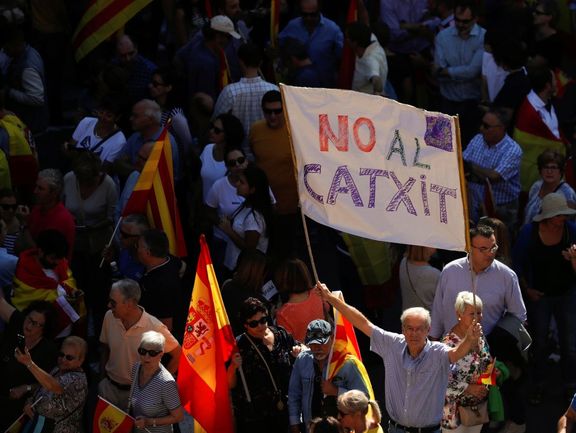 Demonstrace za jednotné Španělsko, kterou do Barcelony svolala Katalánská občanská společnost.