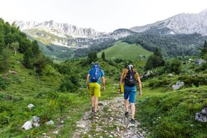 Brána tyrolských Alp: Nejkrásnější místo v Rakousku láká na kola, rafting i jeskyně