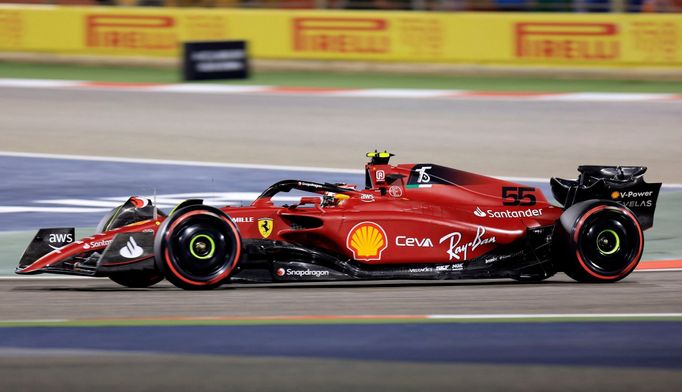 Carlos Sainz junior ve Ferrari během VC Bahrajnu F1 2022