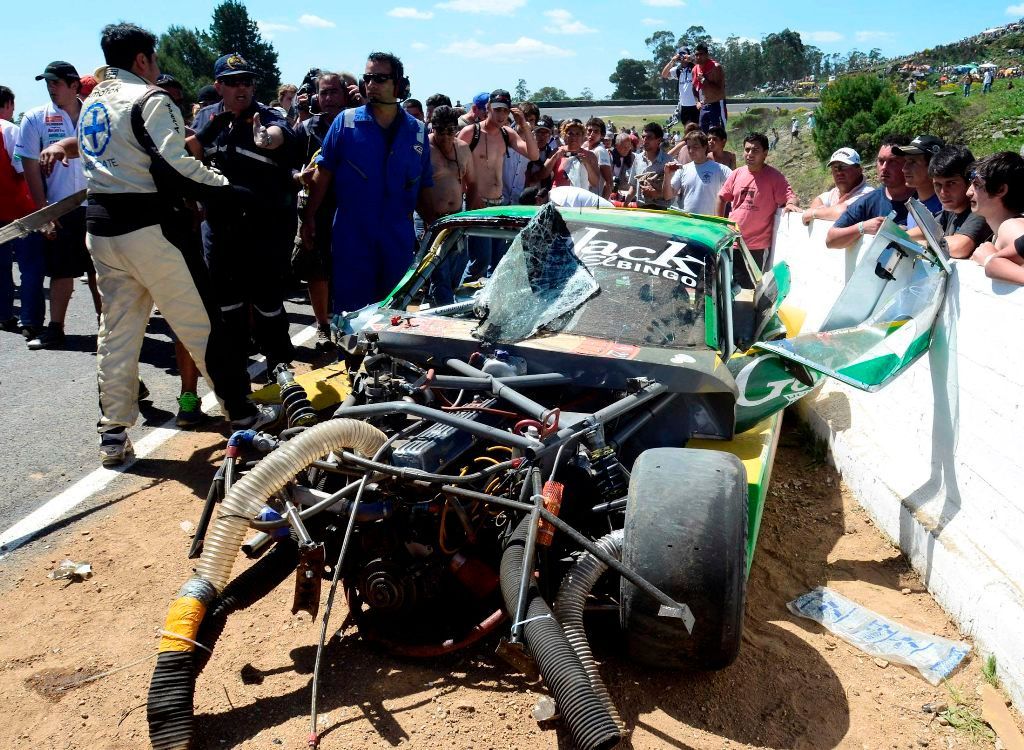 Zničený vůz Guida Falaschiho po tragické nehodě