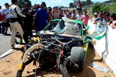 VIDEO Další smrt při závodě způsobila hromadná havárie