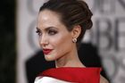 Angelina Jolie si kvůli rakovině nechala odstranit vaječníky