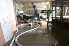 Na jihu Česka hrozí povodně, pršet bude i o víkendu