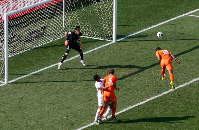 MS 2014, Nizozemsko-Chile: Leroy Fer - Claudio Bravo