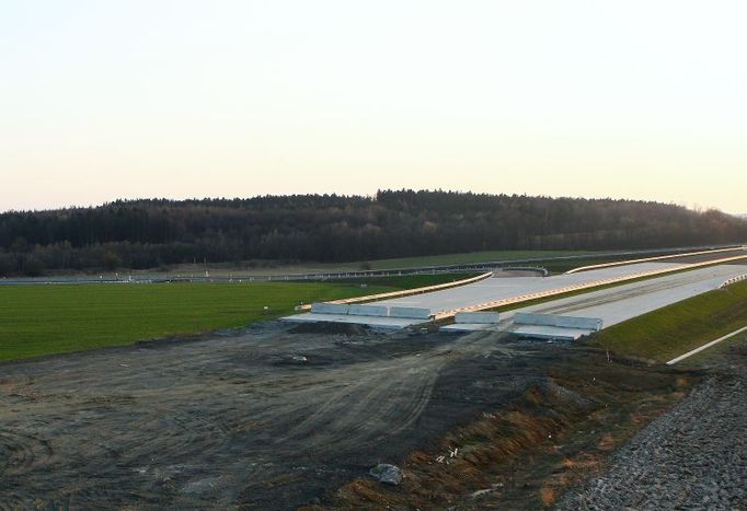 Státní fond národní infrastruktury oznámil na začátku letošního roku, že mu na stavbu dálnice D47 pro letošní rok chybí dvě a půl miliardy korun.