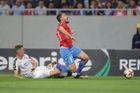 Žádný faul, hrál jsem míč, hájil se plzeňský stoper Hájek po kontroverzní penaltě v Bukurešti
