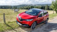 Do třetice cena 489 900 korun a do třetice relativně nové SUV. Renault Kadjar má podobnou techniku jako Nissan Qashqai a základní verzi pohání benzinová dvanáctistovka s turbem.