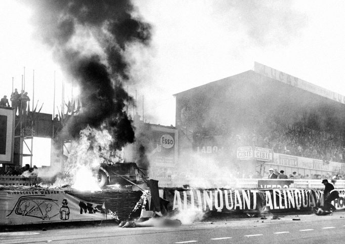 Tragédie na automobilové závodě Le Mans si v roce 1955 vyžádala 83 lidských životů.