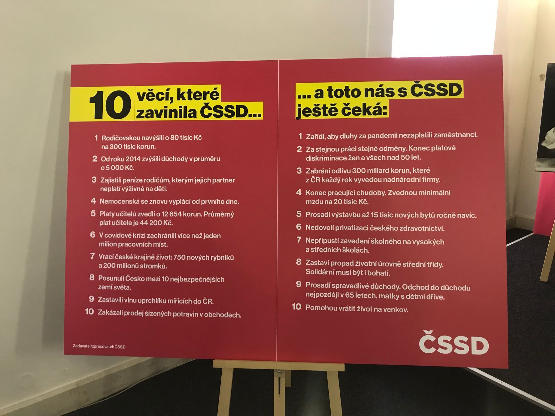 Při oznamování lídrů kandidátky ukázala ČSSD také tabuli s tématy, která "zavinila" a která chce splnil v dalším volebním období.