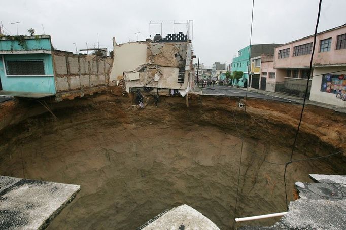 30 Story Deep Sinkhole In Guatemala City May 31, 2010 - Guatemala City, Guatemala - Images of the 30-story-deep Sinkhole caused by the rains of the Tropical Storm Agatha.