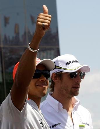 Lewis Hamilton a Jenson Button před hlavním závodem