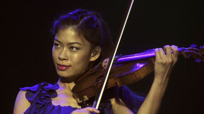 Houslistka Vanessa Mae na koncertě v Praze (2008)