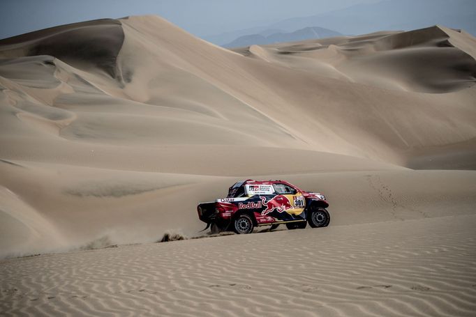 Peru nabízí opravdu nádherné, ale taky nesmírně těžké písečné duny. Prvních pět etap bylo pro účastníky skutečnou prověrkou jízdy v písku.