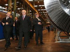 Prezident ve Škodě Power, kde si prohlédl výrobní halu turbín.