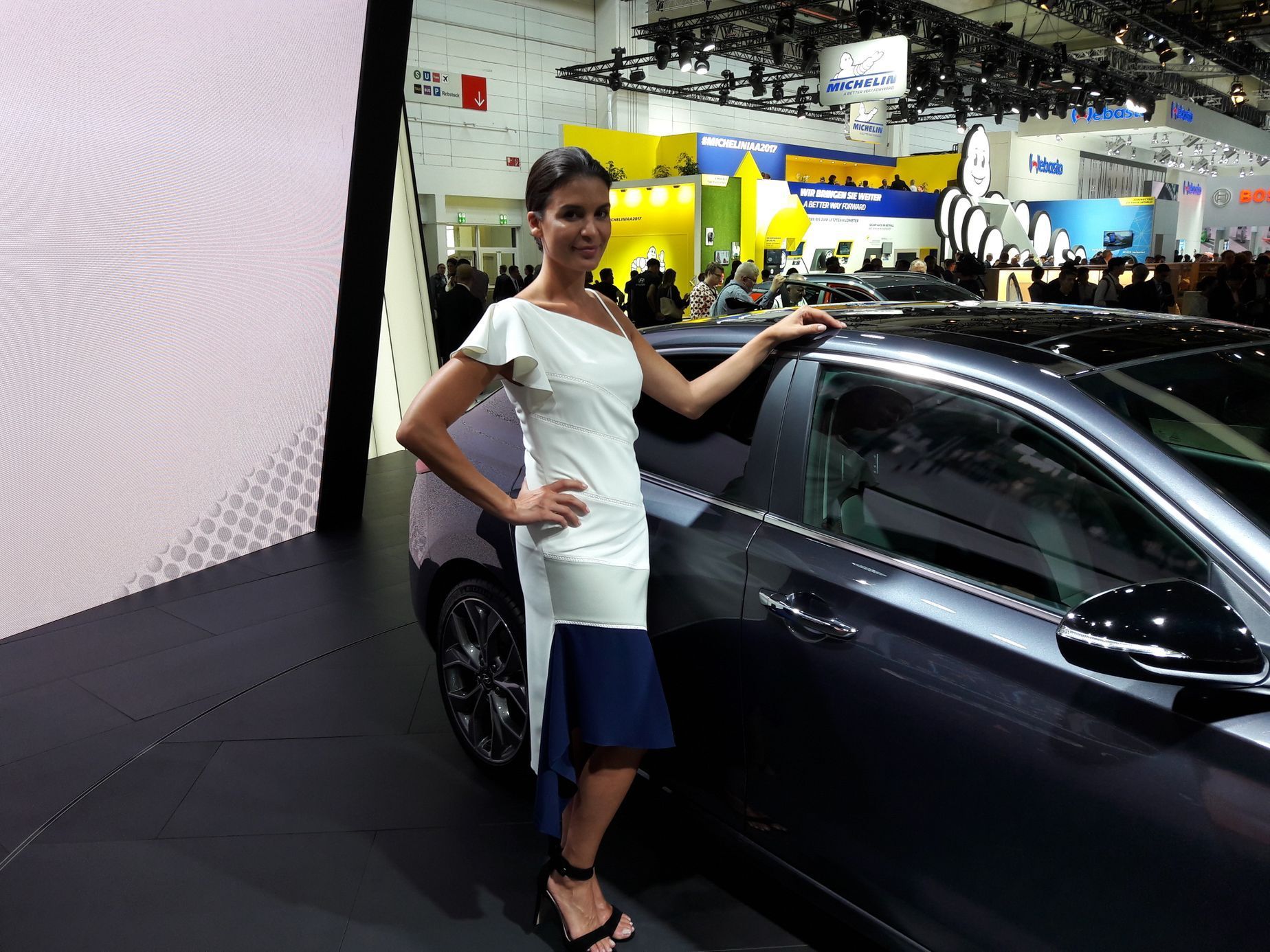 Auta a holky IAA Frankfurt 2017