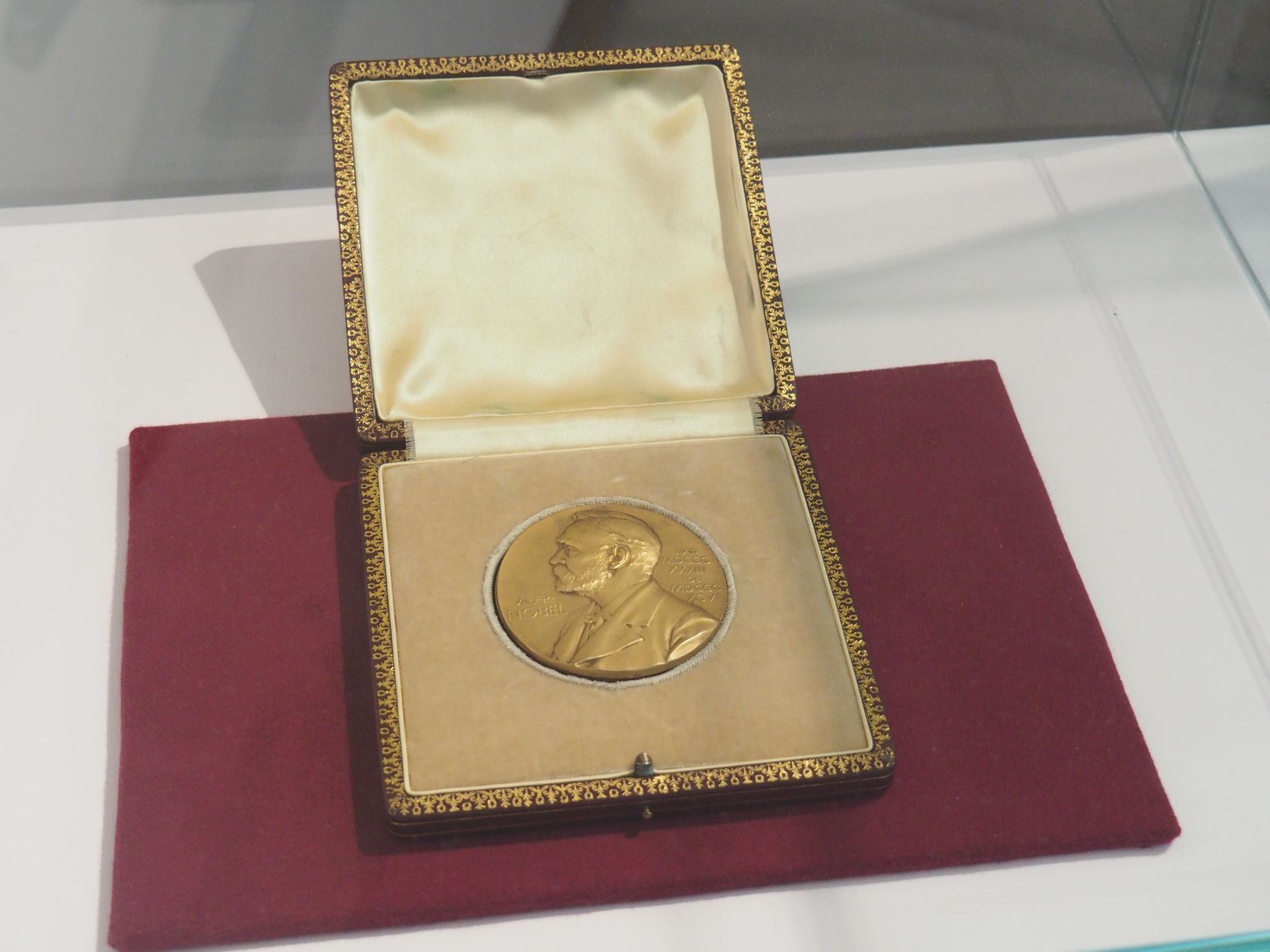 100 let republiky - 100 předmětů - Univerzita Karlova