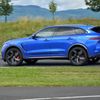 Land Rover 90 Jaguar F-Pace SVR