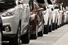 Evropský trh s auty v dubnu výrazně klesl. Volkswagenu se snížil tržní podíl, za což může také Škoda