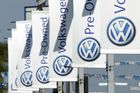 Na Volkswagen míří první vlna žalob. Kvůli klamání řidičů, ale i za pád akcií