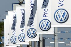 Na Volkswagen míří první vlna žalob. Kvůli klamání řidičů, ale i za pád akcií