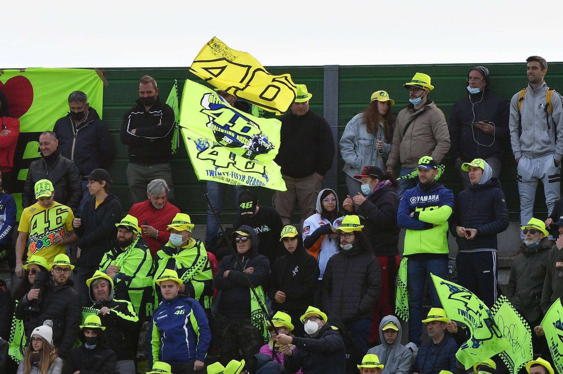 Fanoušci Valentina Rossiho v závodě MotoGP v Misanu