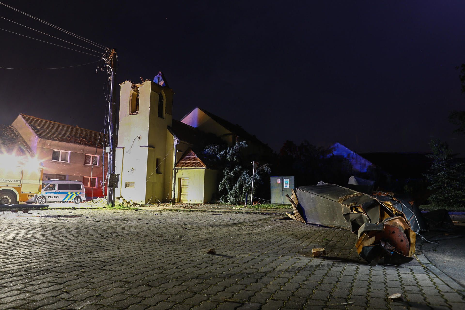 Obec Hrušky na Břeclavsku v noci ze čtvrtka na pátek.