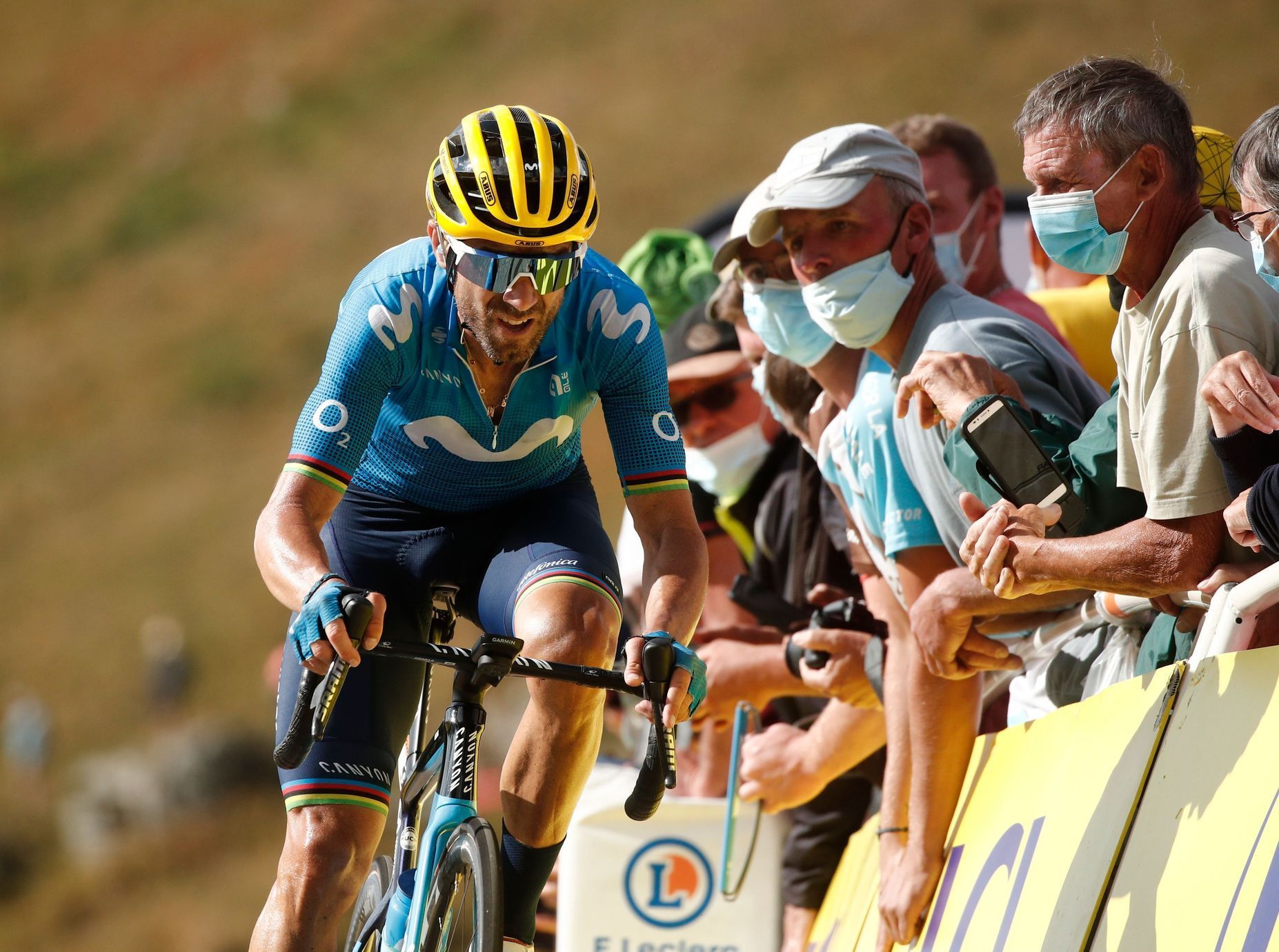 13. etapa Tour de France 2020: Alejandro Valverde při dojezdu do cíle