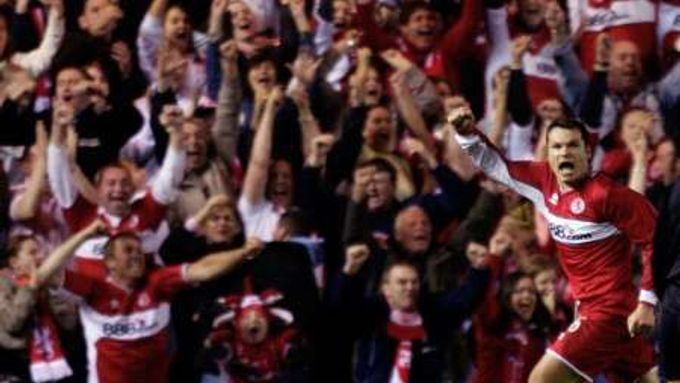 Mark Viduka z Middlesbrough slaví svůj gól v zápase se Steauou Bukurešť.