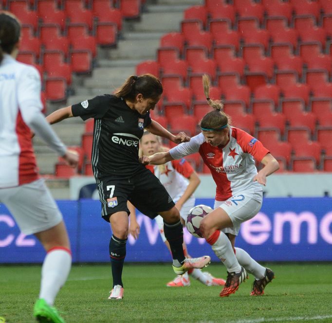 LM, Slavia-Lyon: Pavla Benýrová (12) - Amel Majriová (7)