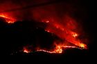 Tři tisíce hasičů v Portugalsku likvidují na 150 přírodních požárů, teploty dosahují až 40 stupňů