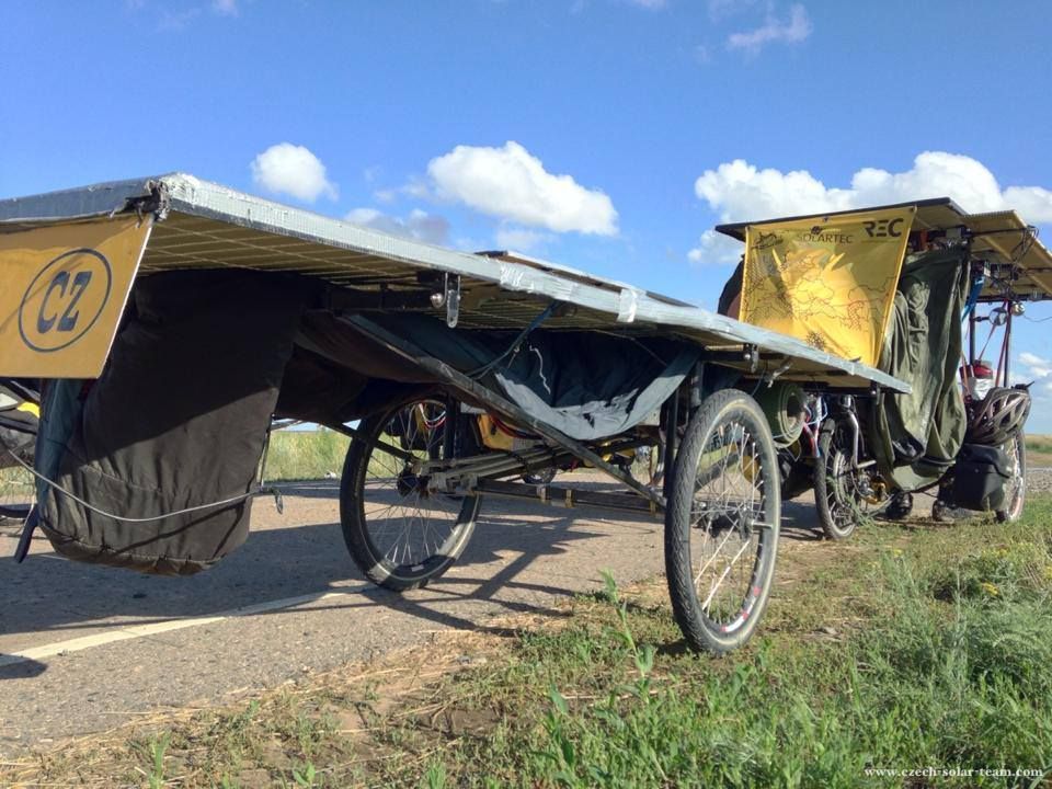 Tak se jezdí tisíce kilometrů na solárních tříkolkách