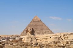 V Egyptě objevili čtyři tisíce let starou keramickou dílnu, v Alexandrii otevřeli nalezený sarkofág