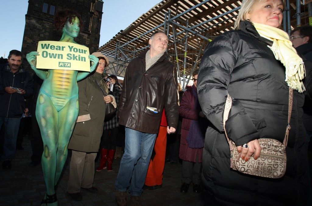 Protest proti stahování zvířat z kůže