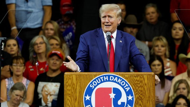 Na kampaň nezbude moc času. Trump bude místo mítinků s voliči chodit k soudům