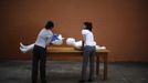 Students carry pieces of a plastic mannequin to be used for an undertaker service class at the Tianquanjiajing Funeral Service school in Jiaxing, Zhejiang province May 29, 2012. A new breed of young Chinese undertakers are fighting centuries-old taboos to gain social acceptance for their profession, saying they help the deceased and their families make their final parting with respect. There are more than 1,500 students across the country studying to become undertakers each year. Courses in funeral services take three years to complete and the service includes washing of the dead body as well as providing funeral make-up and dressing. Picture taken May 29, 2012. REUTERS/Carlos Barria (CHINA - Tags: SOCIETY) ATTENTION EDITORS - PICTURE 09 OF 17 FOR PACKAGE 'FUNERAL SERVICE STUDENTS' Published: Čer. 7, 2012, 2:44 dop.