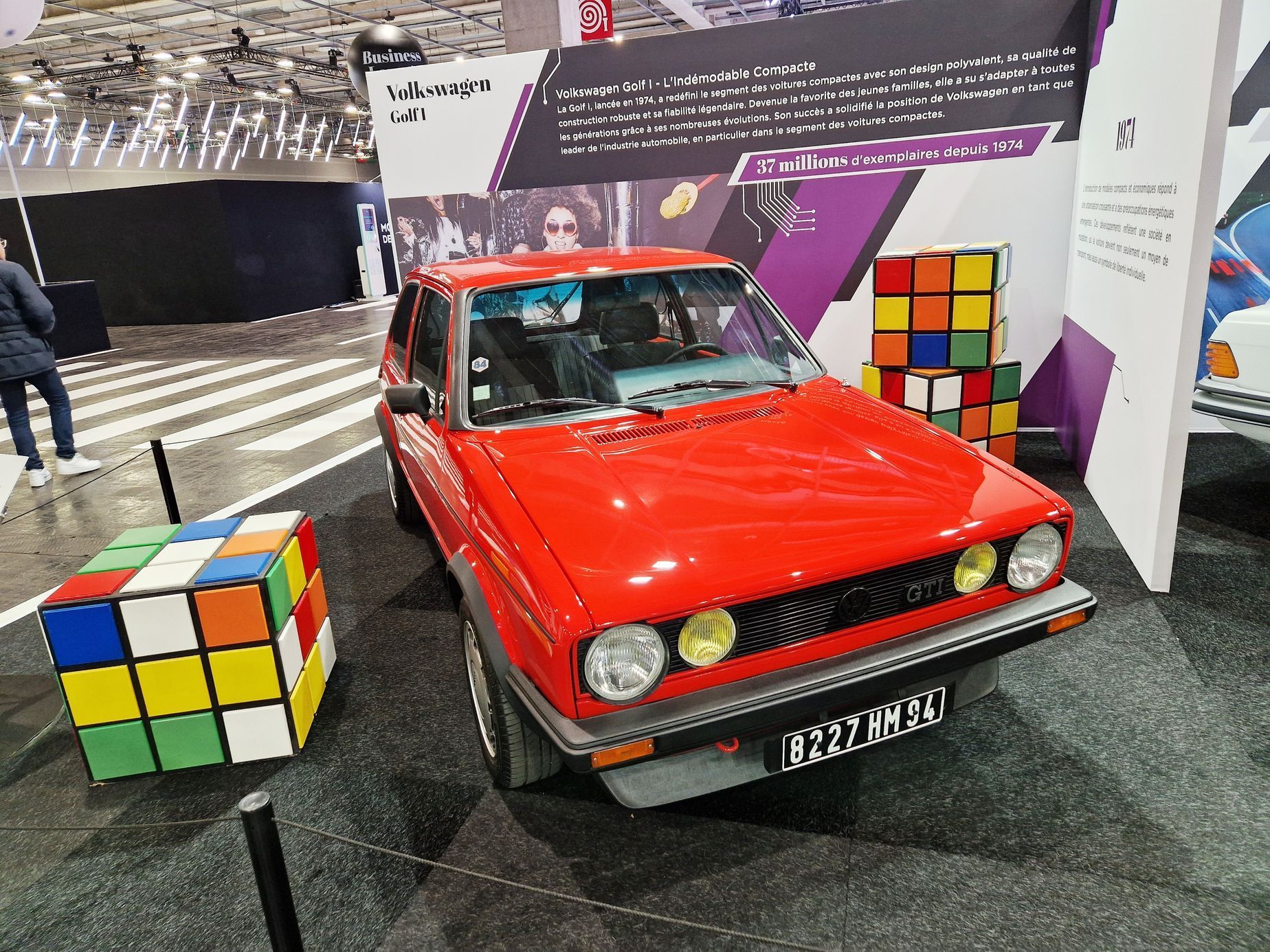 historická a filmová auta autosalon Paříž
