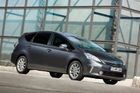 Toyota Prius Plus (13 prodaných kusů) – Spojení hybridního vozu s praktickou karoserií MPV by se mohlo zdát jako lákavá kombinace. Jenže rodiny zřejmě hledají auto víc na delší cesty než na jízdy po městě, kde se právě hybrid vyplatí. I proto se příliš velkého úspěchu nedočkal.