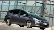 Toyota Prius Plus (13 prodaných kusů) – Spojení hybridního vozu s praktickou karoserií MPV by se mohlo zdát jako lákavá kombinace. Jenže rodiny zřejmě hledají auto víc na delší cesty než na jízdy po městě, kde se právě hybrid vyplatí. I proto se příliš velkého úspěchu nedočkal.