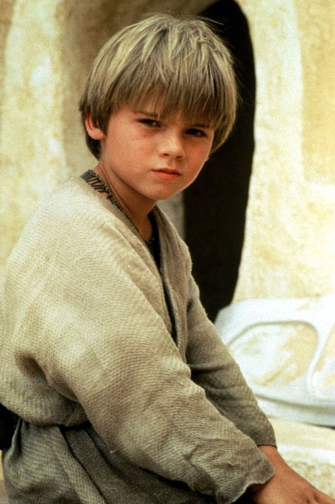 Jake Lloyd jako Anakin Skywalker.