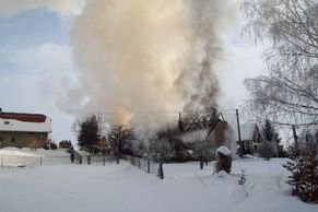 Hasiči z okolí Rychnova nad Kněžnou likvidovali rozsáhlý požár stodoly