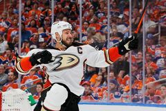 Ducks srovnali sérii s Edmontonem, Kaše skončil po krosčeku Lucice na marodce