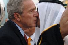 Bush prodá Saúdům zbraně za 123 milionů dolarů