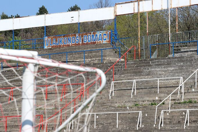 Legendární fotbalový stadion Za Lužánkami v Brně.