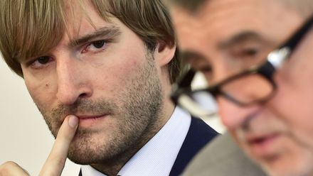 Nejvíc hospitalizovaných za půl roku. Zpřísní vláda další opatření? Sledujte TK