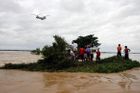 Filipínská vláda požádala americké vojenské jednotky, aby se z hlavního města Manily přesunuly na severní část ostrova Luzon, postiženého čerstvými záplavami a sesuvy půdy, a pomohly tam s akutními záchrannými akcemi. Američané v Manile pomáhají s likvidací následků po bouři Ketsana, která se přes ni přehnala před týdnem.