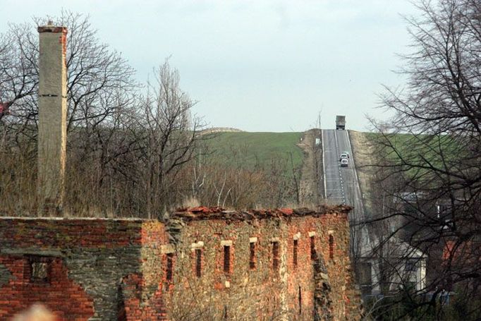 Středověká tvrz a výborné spojení, lákadla pro nové obyvatele