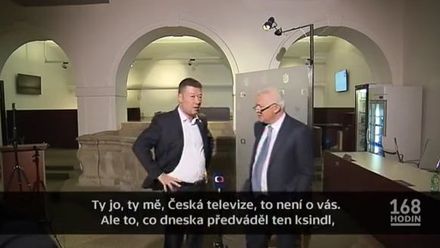 Ksindl, natvrdlý, prolhaný, zmanipulovaný novinář. Tomio Okamura komunikuje s redaktorem