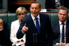 Tony Abbott padl. Australskou vládu nově povede jeho stranický rival Malcolm Turnbull