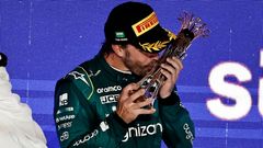 Fernando Alonso z Aston Martinu slaví třetí místo ve Velké ceně Saúdské Arábie F1 2023
