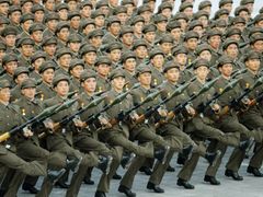 Vojenská přehlídka v Severní Koreji.